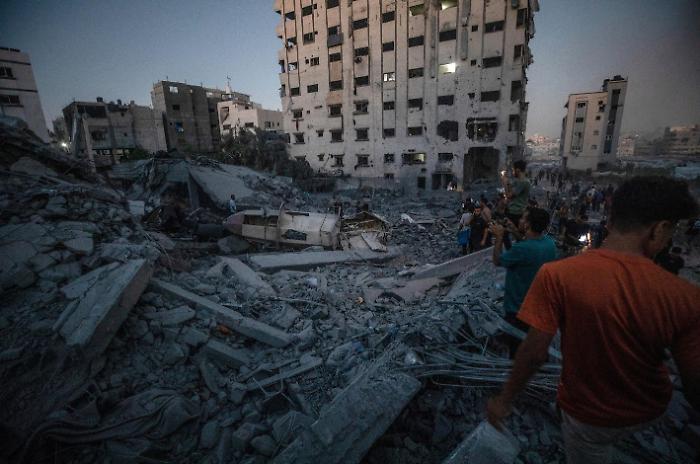 Orrore a Gaza City, recuperati 112 corpi dalle macerie nel quartiere di Sabra
