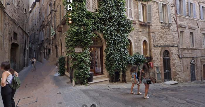 &Egrave; catanese il musicista trovato morto in una camera d'albergo di Perugia, ipotesi intossicazione a causa di una caldaia