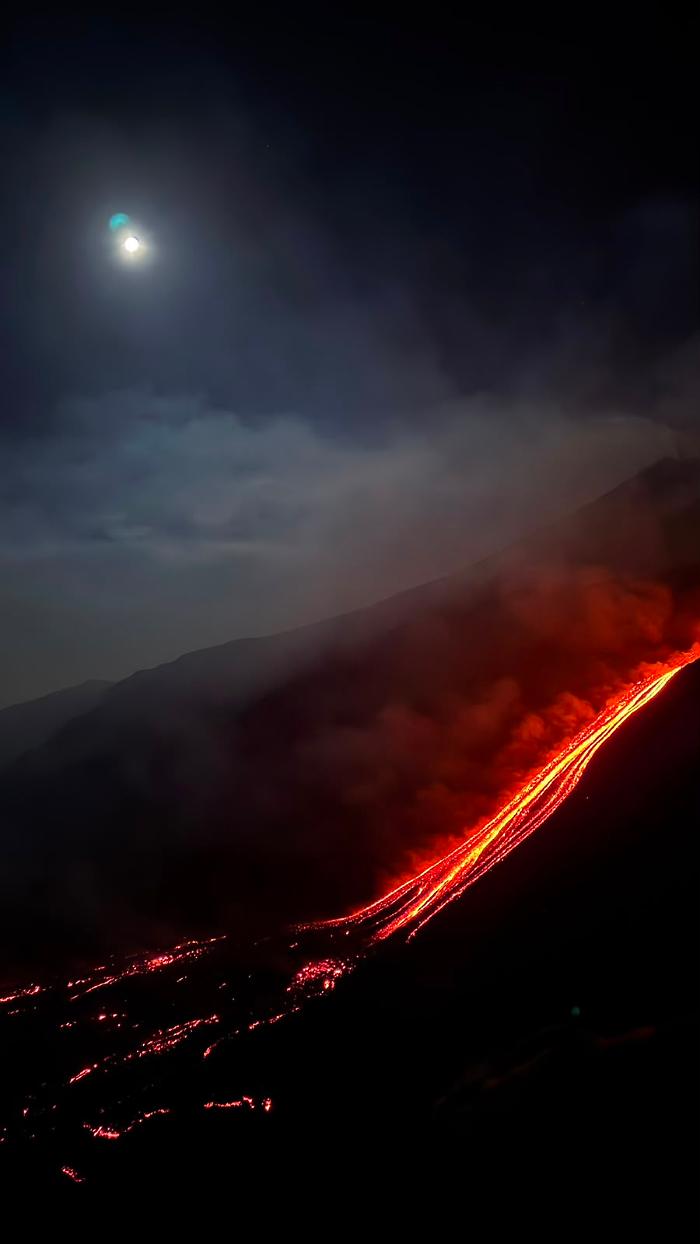 Etna: colata poco alimentata, il fronte a quota 1700 mt in via di raffreddamento