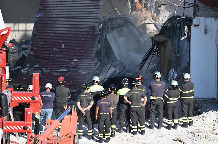 Messina, il crollo della palazzina: ci sono tre indagati, luned&igrave; gli interrogatori in Procura 