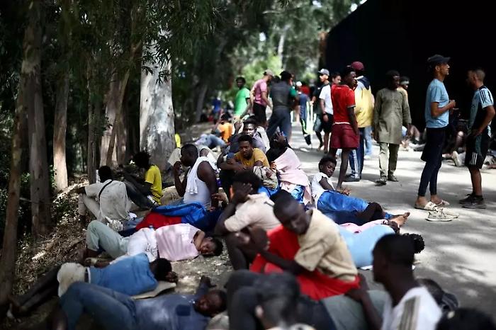 Ceuta, 72 migranti morti nel tentativo di raggiungere l'exclave e oltre 48.300 gi&agrave; rientrati in Marocco