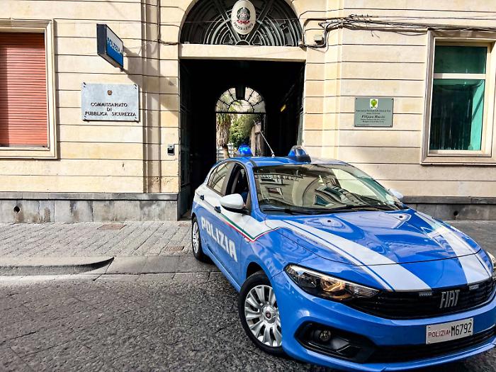 Stalking, violazione di domicilio e aggressione: 33enne agli arresti domiciliari con braccialetto elettronico