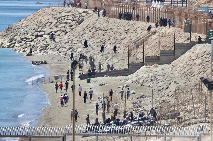 La crisi di Ceuta domina ancora la politica europea, e non solo. E l'Italia propone il "modello Albania" per migranti in Africa