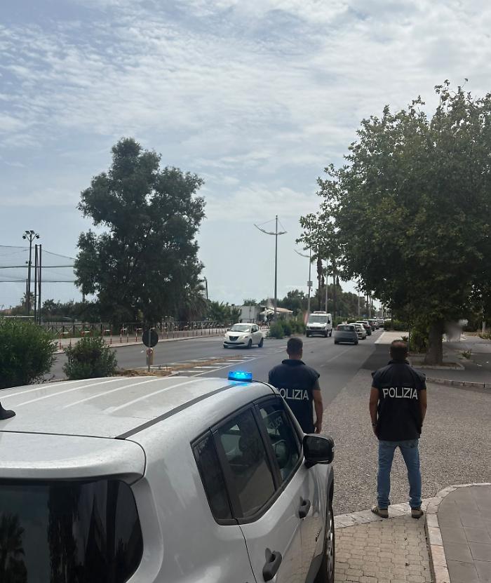 Polizia di Stato coordina controlli a viale Kennedy: bagnini assenti e multe per oltre 25.000 euro