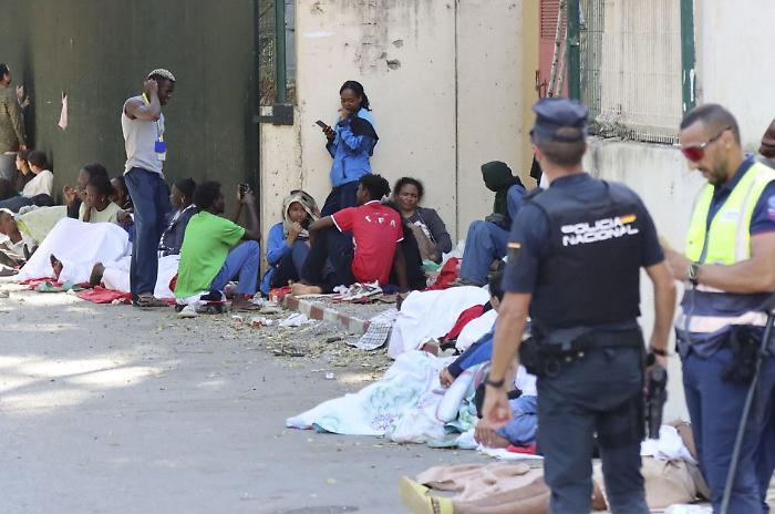 Ceuta, allarme social: tam-tam in arabo spinge il sospetto di flussi pilotati per il 15 agosto