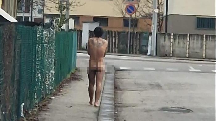 Vittoria, migrante girava nudo per strada: fermato dalla polizia