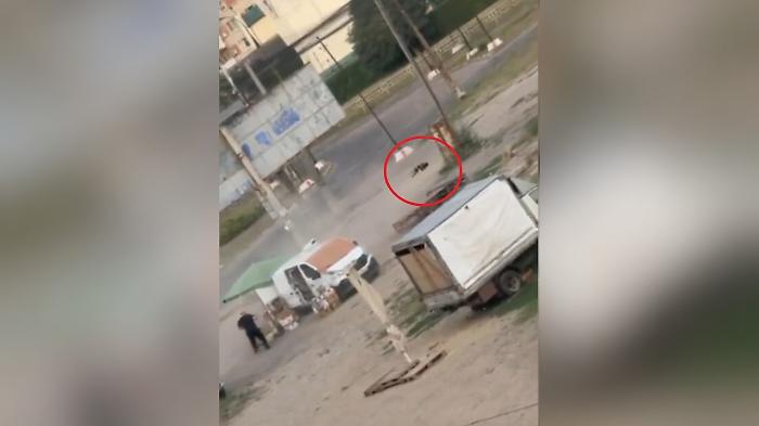 Il drone russo a caccia di civili a Kherson: il video documenta la crudelt&agrave; del "safari" 