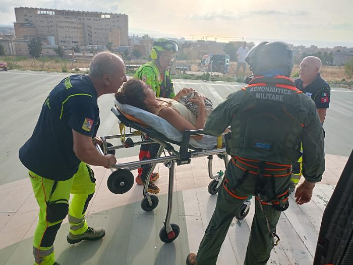 Escursionista ferita nella Riserva dello Zingaro soccorsa da un elicottero dell'Aeronautica Militare