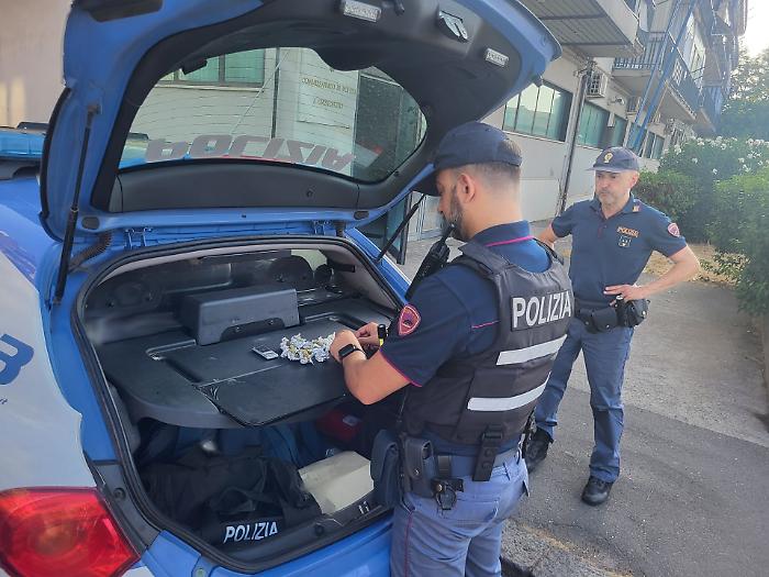 San Cristoforo, smantellata una piazza di spaccio: nella spazzatura trovato e salvato anche un coniglietto