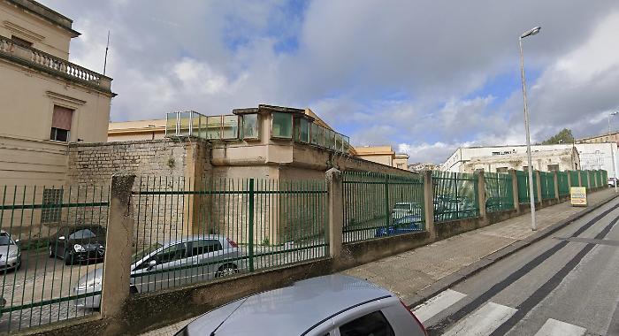 Detenuto simula un malore e aggredisce un agente: coinvolti tre poliziotti nel carcere di Caltanissetta