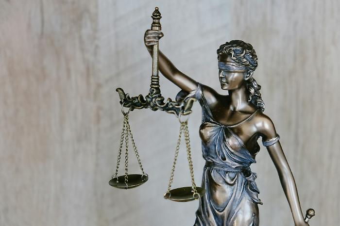 Magistrati ordinari e onorari: la Corte Costituzionale decider&agrave; dopo un ricorso di due giudici siciliani