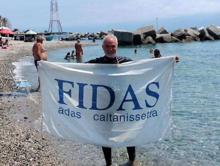 Ambra,  bracciate da record nello Stretto per dare una mano al volontariato