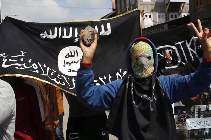 Sedicenne del comasco arrestato per terrorismo: trovato materiale jihadista e istruzioni per ordigno