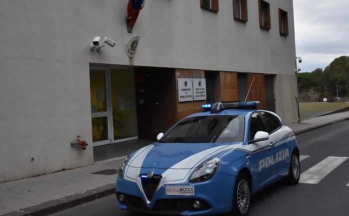 Inseguimento a Caltagirone: recuperati 70 grammi di hashish, due arresti e obbligo di presentazione