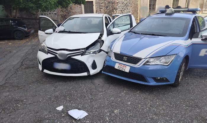 Il Gps "tradisce" il ladro che cerca di sfuggire alla Polizia: agente ferito dopo uno speronamento