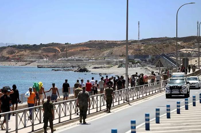 Ceuta, la Spagna intima all'Italia di revocare i controlli alle frontiere entro un termine ultimo