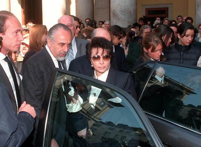 Malore improvviso sotto il sole della Riviera, paura per Patrizia Reggiani 