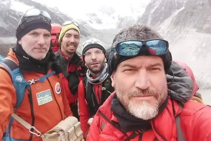 Valanga in Nepal: ritrovati i corpi di cinque alpinisti, tra cui un italiano