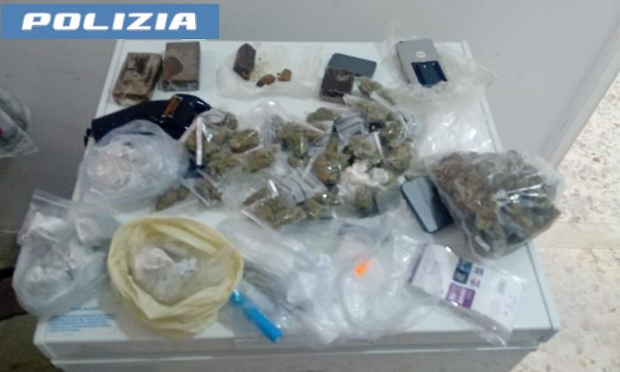Droga nascosta in frigorifero tra cibi e bevande: arrestati due mauriziani a Piazza Palestro