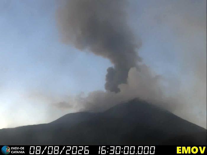L'Etna non d&agrave; tregua, si apre una nuova bocca in Valle del Bove: il punto dell'INGV