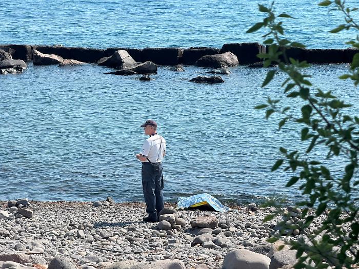 Accusa un malore e muore nel mare di Riposto: un uomo stroncato durante il bagno