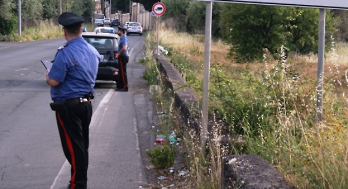Fugge dopo aver investito un pedone: 24enne denunciato per omissione di soccorso e lesioni stradali