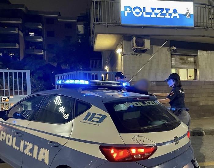 Adescava minori nelle piazze di Catania parlando di calcio e poi li costringeva ad atti sessuali: arrestato un 36enne