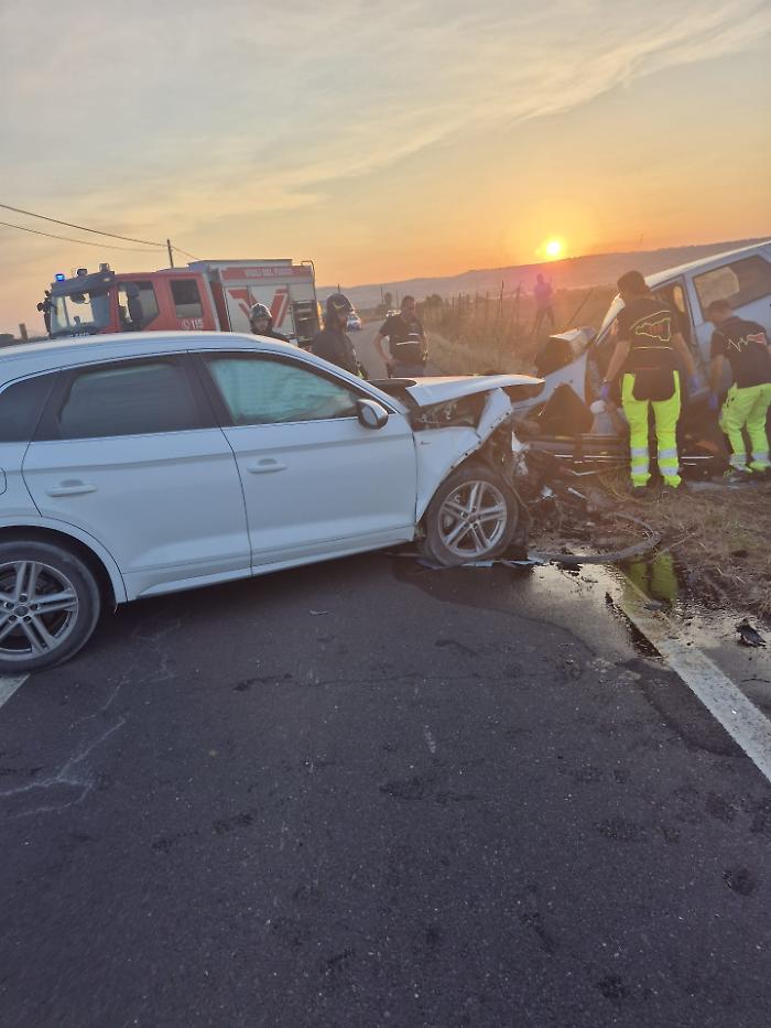 Scontro tra due auto sulla strada per Scoglitti, due feriti: uno in prognosi riservata