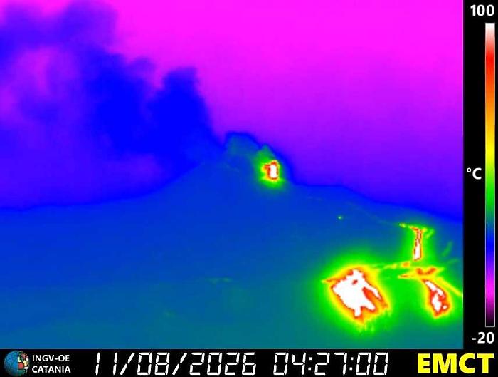 Nuova bocca eruttiva sull'Etna: si apre uno squarcio nella Valle del Bove, aeroporto ancora bloccato 