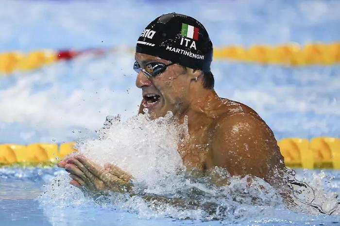 Primo oro per l'Italia a Parigi: Martinenghi domina i 100 rana, Cerasuolo &egrave; bronzo