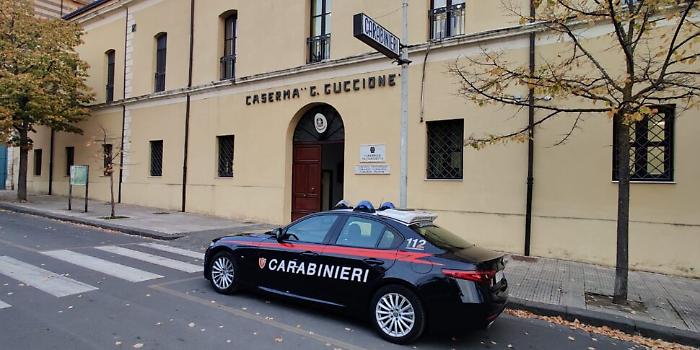 Abusi su una minore di 14 anni e video online: arrestati due ventenni a Caltanissetta