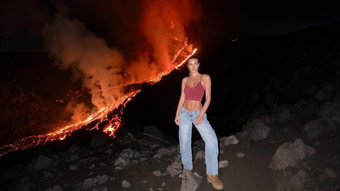 Dalla Fashion Week alla Valle del Bove: il post di Diletta Leotta a due passi dall'eruzione fa infuriare il web 