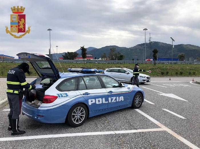 Neonato rapito da un ospedale e recuperato sull'A1: fallisce il piano dei nonni