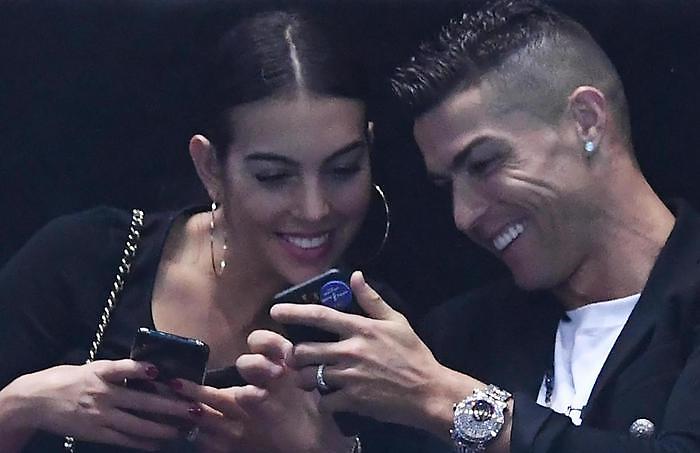 Ronaldo e Georgina si dicono &laquo;s&igrave;&raquo; in segreto: le fedi a Cascais blindate dai figli 