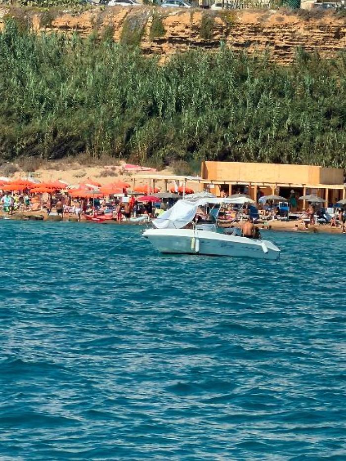 Blitz della Guardia Costiera sul litorale di Licata: stangata per i fal&ograve; in spiaggia e tendopoli sequestrate 
