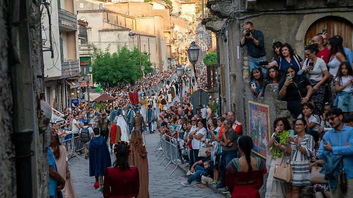 Medioevo in festa a Montalbano Elicona: la 45&ordf; edizione delle Feste Aragonesi il 16 e 17 agosto