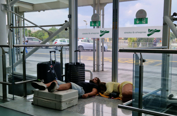 Etna, emergenza senza fine: prolungata fino alle 2 del 14 agosto la chiusura dell'aeroporto di Catania