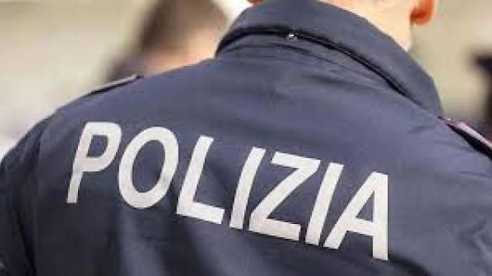 Follia al concerto a Gela: sedicenne aggredisce un poliziotto a colpi di casco