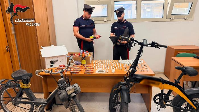 Armi, droga e botti illegali allo Zen: maxi blitz dei Carabinieri a Palermo, arrestato un ventenne