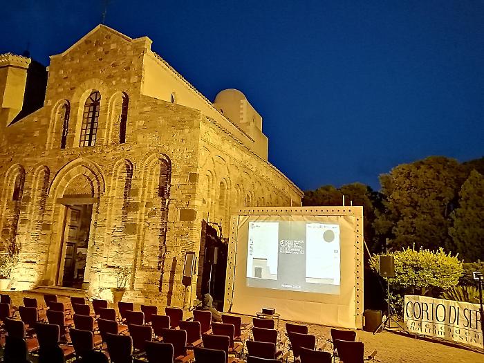 Quindici anni di schermi e voci: Corto di Sera celebra il cinema indipendente
