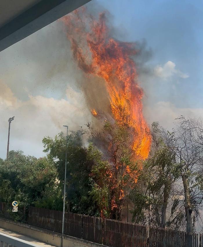 Otto ore di paura e tensione a Vittoria: il quartiere Chiusa devastato dalle fiamme