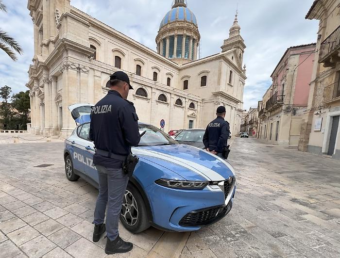 Comiso: evasione, violenza privata e porto abusivo d'armi. Fermato un 29enne