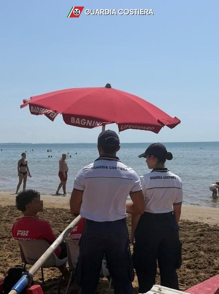 Occupazione abusiva di spiaggia libera, sequestrate 21 attrezzature balneari a Pozzallo
