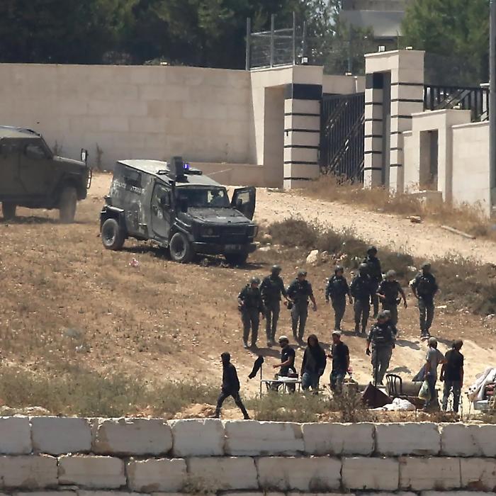 Qusra, l&rsquo;assedio silenzioso: tre famiglie palestinesi intrappolate mentre i coloni avanzano in Cisgiordania