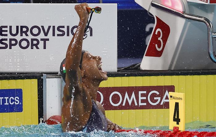 Sara Curtis spaziale a Parigi: oro e record del mondo nei 50 dorso 