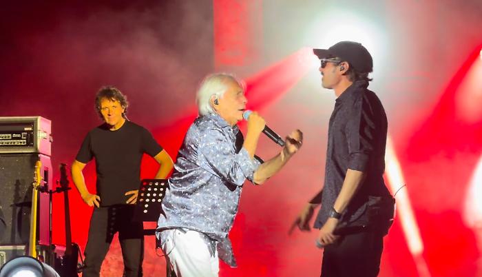 Nino D'Angelo sold out al Teatro Antico di Taormina: regali e lettere sotto il palco