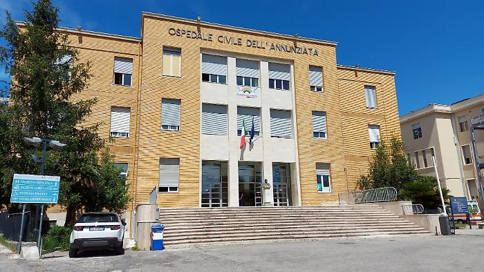 Spara all&rsquo;ex compagna dopo una lite e poi tenta il suicidio: entrambi ricoverati a Cosenza
