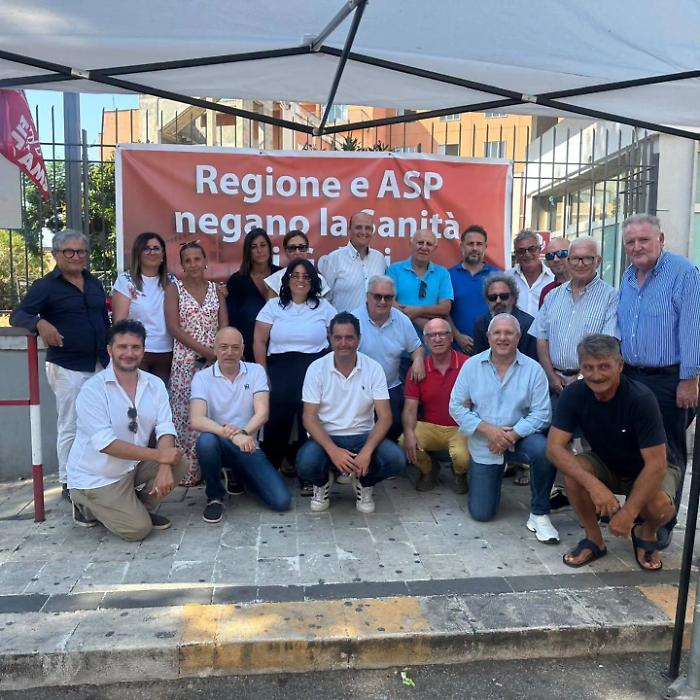 Ferragosto di presidio davanti all'ospedale di Gela: Di Stefano chiede rinforzi