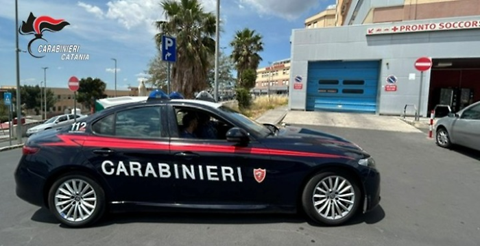 Pochi minuti decisivi: l'intervento dei carabinieri di Adrano salva un uomo a Biancavilla