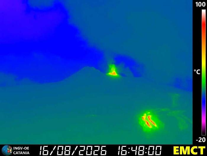 Etna senza sosta, esplosioni e colate a bassa quota: aeroporto di Catania di nuovo a rischio 